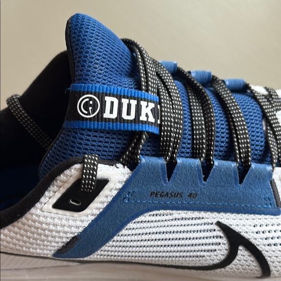 Nike Duke Pegasus 40 Sneaker, Like New - Picture 7 of 7